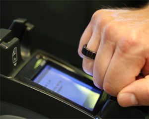 인피니언, 보안 칩, 세계 최초 NFC 결제 반지에 채택